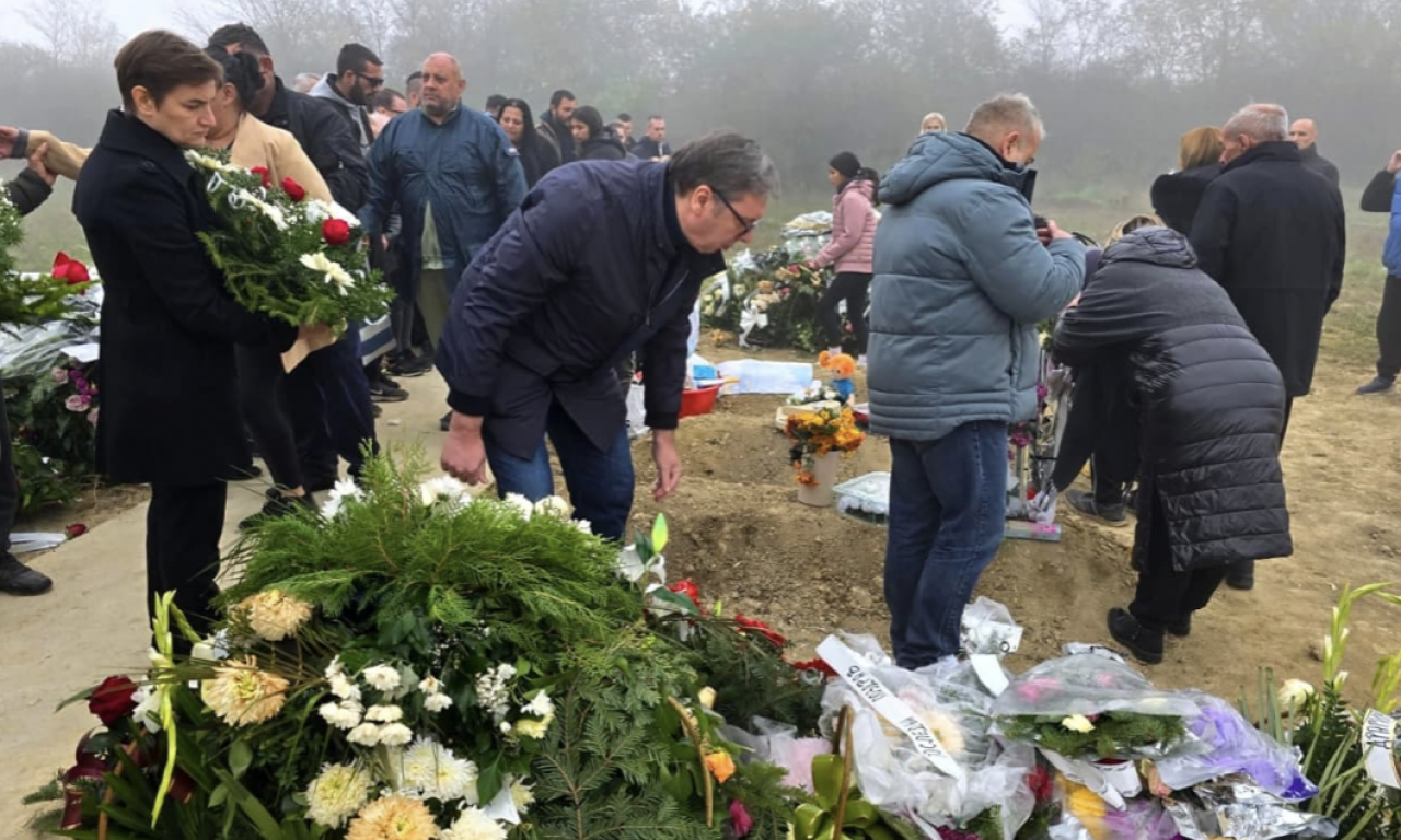 PREDSEDNIK VUČIĆ NA GROBLJU TINE I SARE POGINULE U TRAGEDIJI! "Bio sam na najtužnijem mestu u Srbiji"