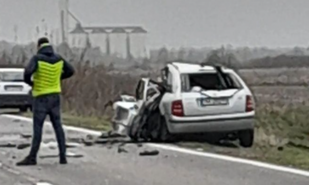 PRVE FOTOGRAFIJE NESREĆE KOD VRŠCA: Dete stradalo u čeonom sudaru automobila i kamiona