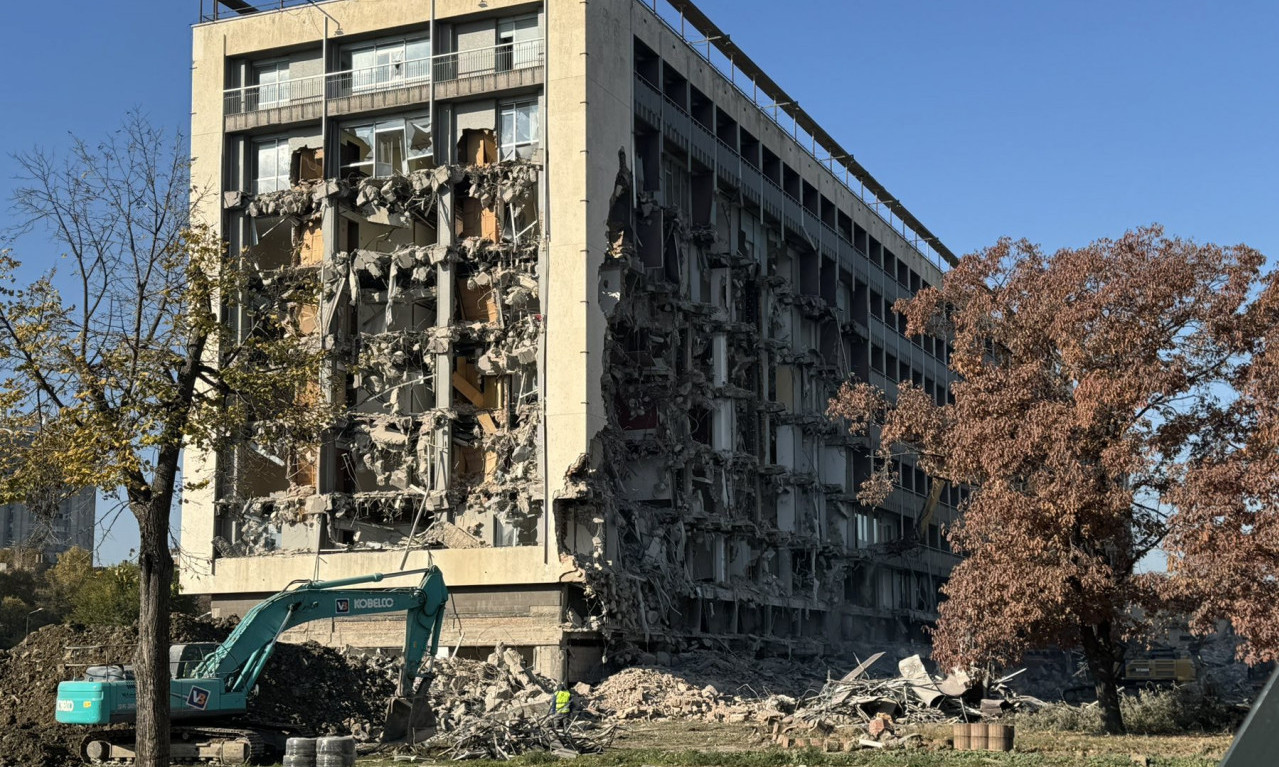 POČELO RUŠENJE HOTELA "JUGOSLAVIJA" Pogledajte kako stari simbol Beograda odlazi u istoriju (FOTO+VIDEO)