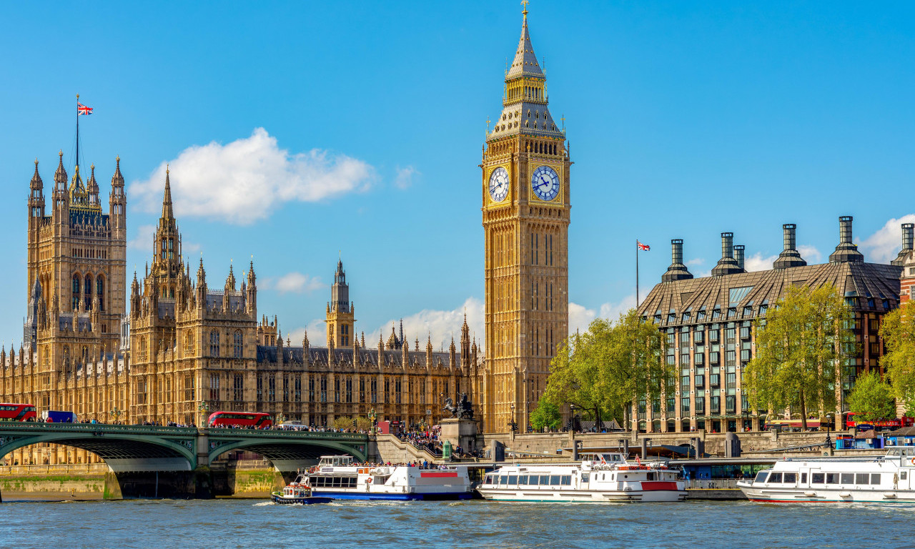 EKSPLOZIJA U AMBASADI SAD Drama u Londonu, hitne službe na terenu