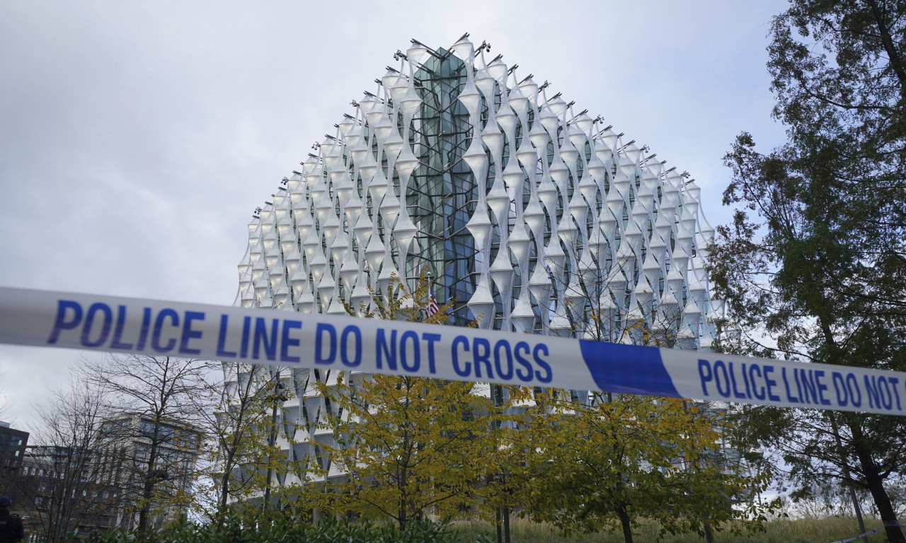 EKSPLOZIJA U AMBASADI SAD Drama u Londonu, hitne službe na terenu