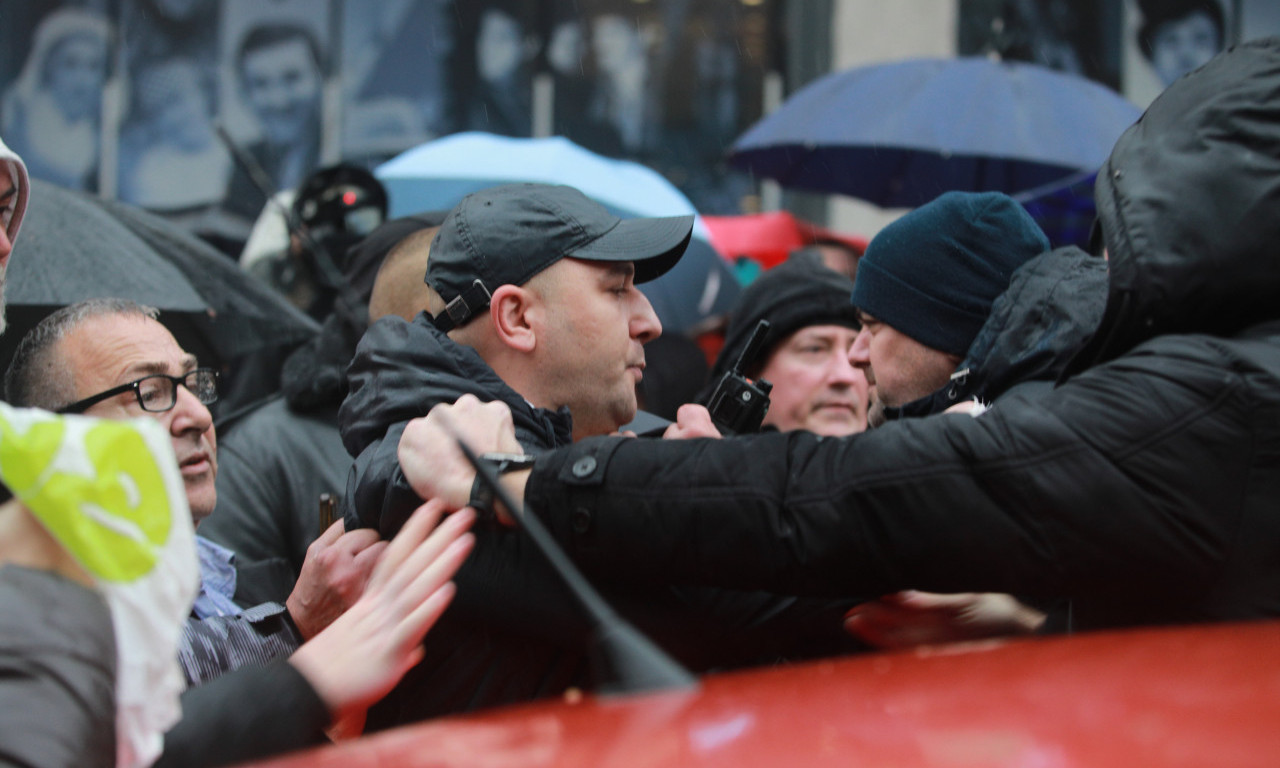 ESKALIRALO NASILJE Opozicija pravi haos i maltretira narod na ulicama, ima mnogo incidenata (FOTO, VIDEO)