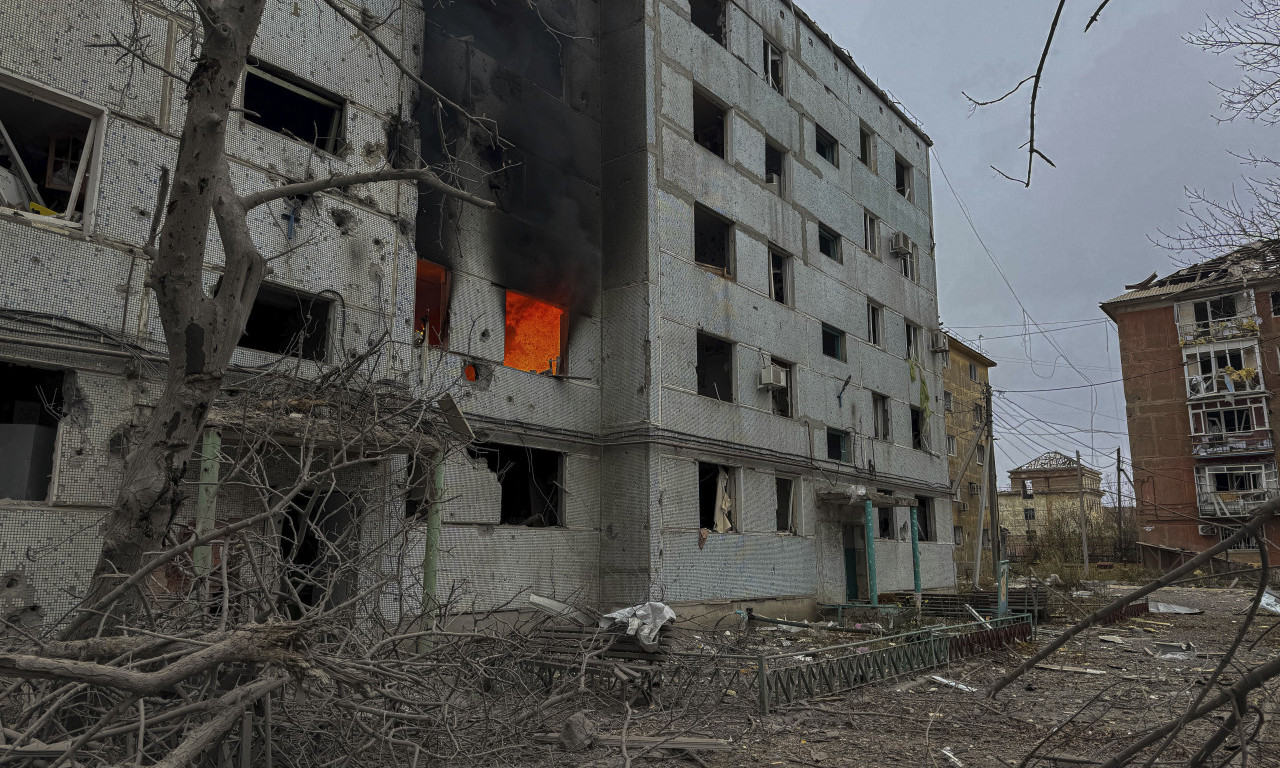 U UKRAJINI CVETA MRAČNI TURIZAM, OBILAZE BOMBARDOVANE OBJEKTE...Par miliona stranaca posetilo zemlju u ratu lane (VIDEO)