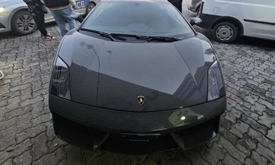 ZAPLENJEN LAMBORGINI NA JUGU SRBIJE! Policija zatekla dečaka (11) za volanom sportskog automobila (FOTO)