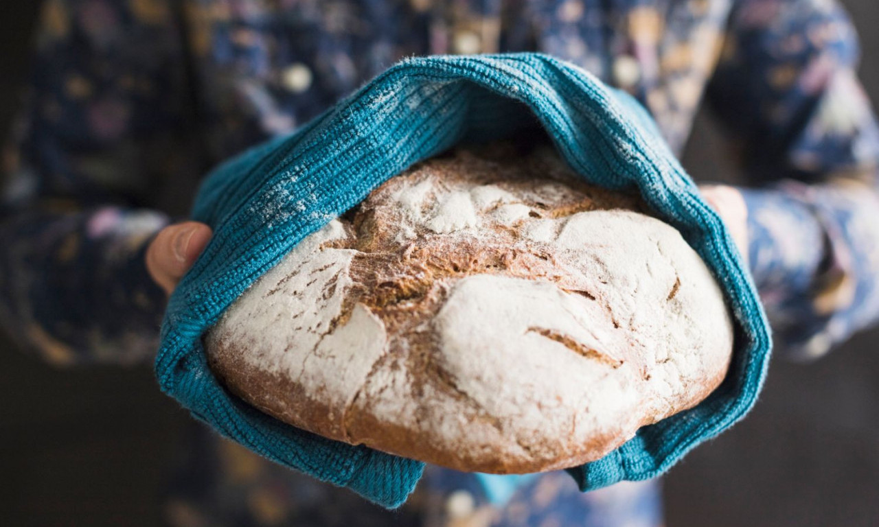 NAJJEDNOSTAVNIJI RECEPT ZA HLEB Bez mešenja i sa minimalnim trudom do savršene vekne