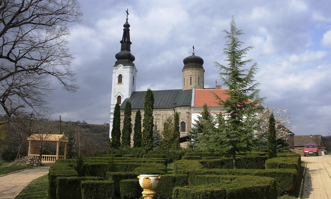 BOŽANSKA TAJNA SRPSKIH SVETINJA Zašto je veliki broj manastira podizan baš na Fruškoj gori?