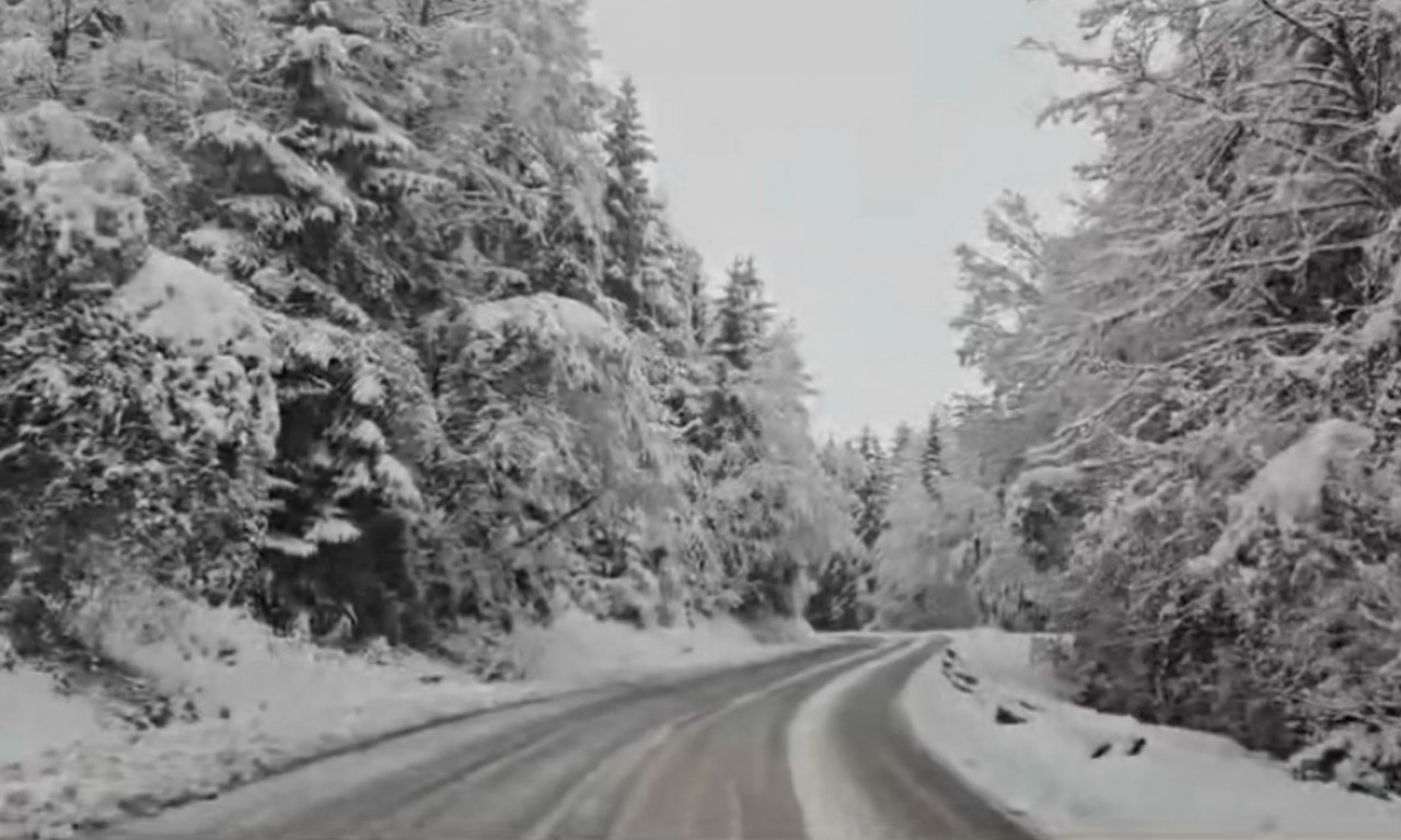 ZAVEJAN I KOMŠILUK! U ovom gradu palo skoro pola metra snega, neverovatni prizori (VIDEO)