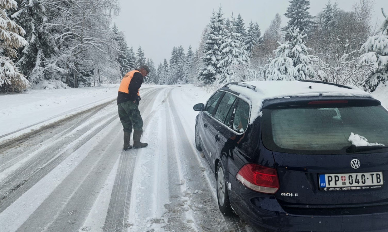 SNEG NAPRAVIO HAVARIJU NA KADINJAČI: Potpuni kolaps, mini-bus oštećen, šleper se preprečio na putu! (FOTO)