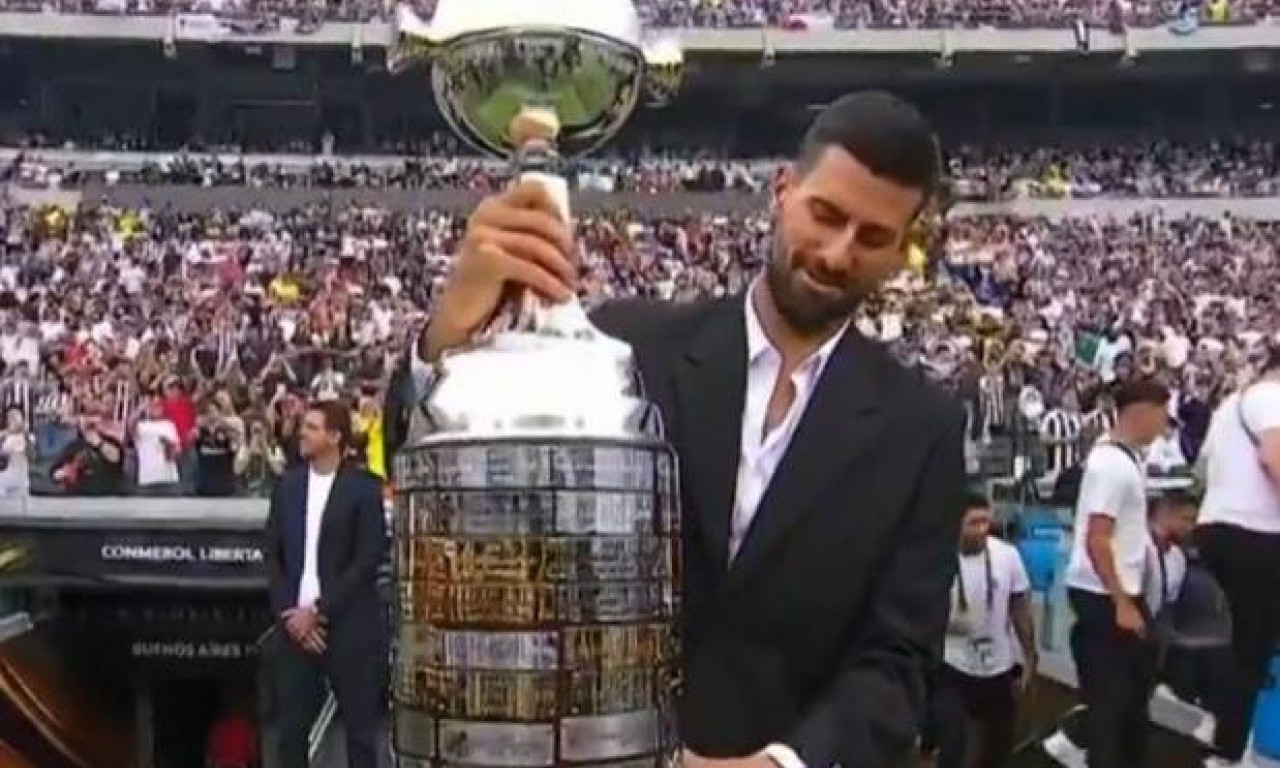 KAKVA ČAST ZA NOVAKA: Đoković postavio trofej Kopa Libertadores, a onda je dobio ovacije (VIDEO)