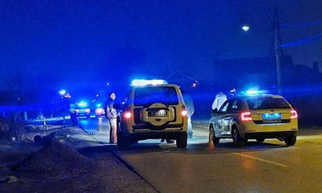 U TEŠKOJ SAOBRAĆAJKI OBOREN PEŠAK! Garderoba na putu, šoferka ulubljena, nastao kolaps u saobraćaju