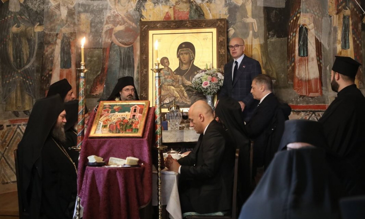 "DOK GOD NAŠA SRBIJA IDE SVETIM PUTEM, NEĆE ZALUTATI" Snažne reči Vučevića na ovaj veliki dan (FOTO)