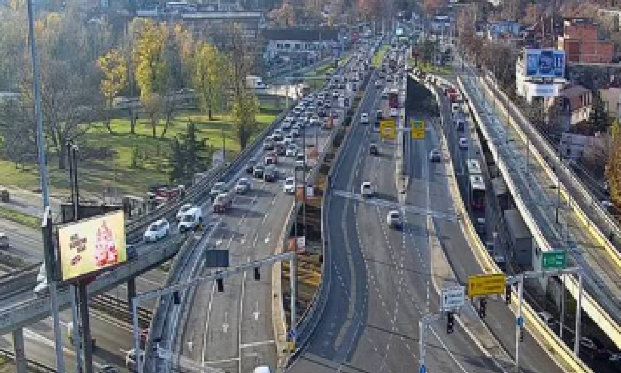 DANAS KROZ PRESTONICU MALO OPUŠTENIJE: Na Autokomandi i Slaviji manje gužve nego prethodnih dana (FOTO)