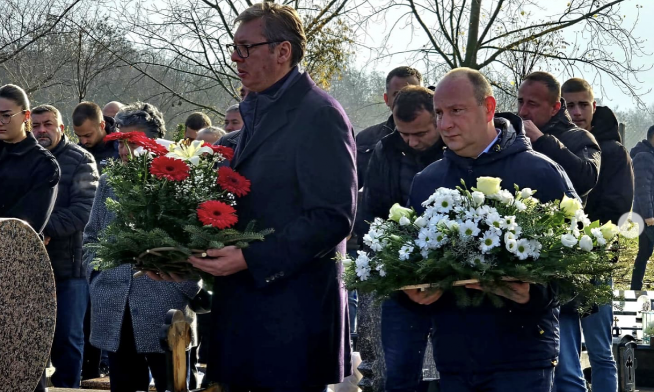 PORUKA OD KOJE DUŠA ZABOLI Vučić nad grobom Nemanje (17) stradalog u Novom Sadu dao veliko obećanje (FOTO)