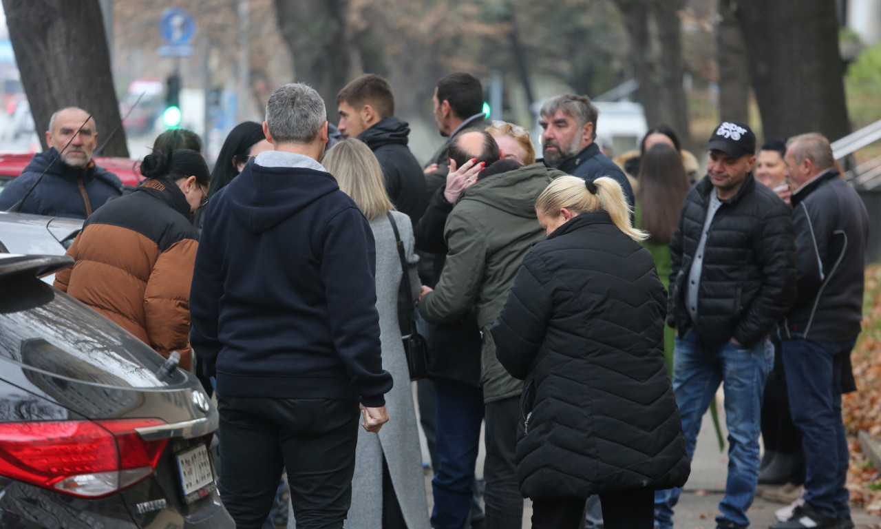 NEIZDRŽIVA BOL, JECAJI I SUZE Kako su porodice žrtava reagovale na kaznu koju je dobio Uroš Blažić (FOTO)