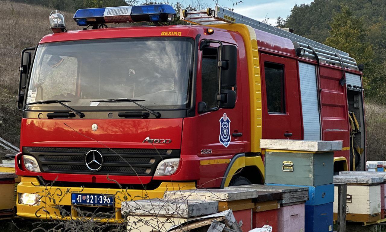 U CIK ZORE VATRA GUTALA KUĆU Gust dim kuljao kroz prozore, vatrogasci na licu mesta (FOTO)