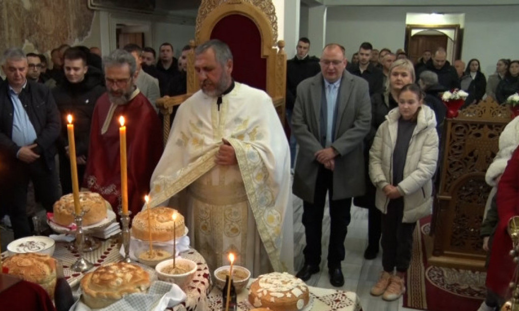 SVETI NIKOLA NAS JE OKUPIO DA SE POMOLIMO ZA SPASENJE NARODA Ovako je u Prištini obeležena hramovna slava