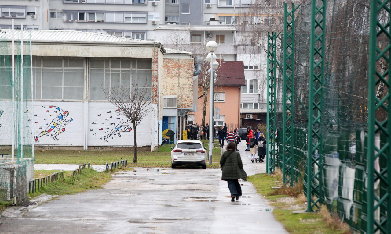 PORUKA ISPRED ŠKOLE U ZAGREBU SLAMA SRCA: "Negde tamo pod oblacima..."