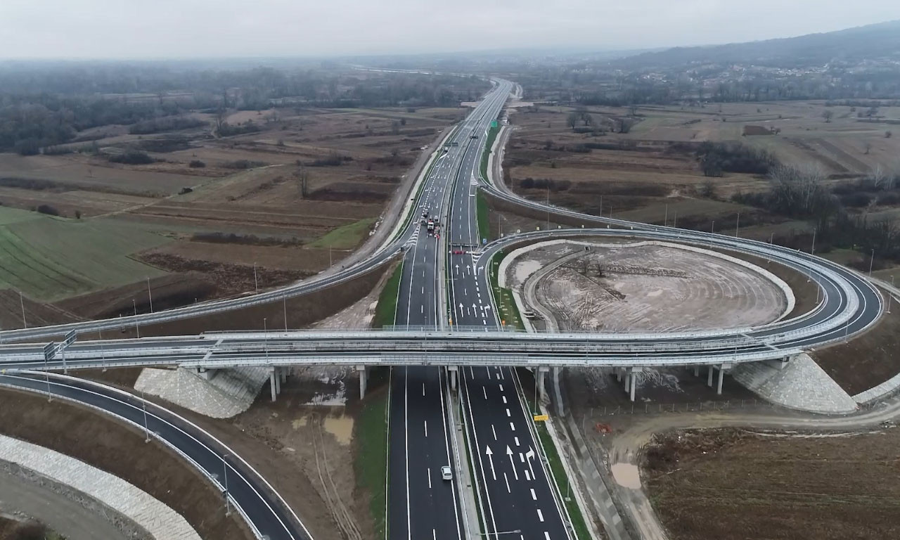 VUČIĆ SUTRA OTVARA NOVIH 30 KILOMETARA AUTO-PUTA: "Želimo da napravimo što je moguće više" (VIDEO)