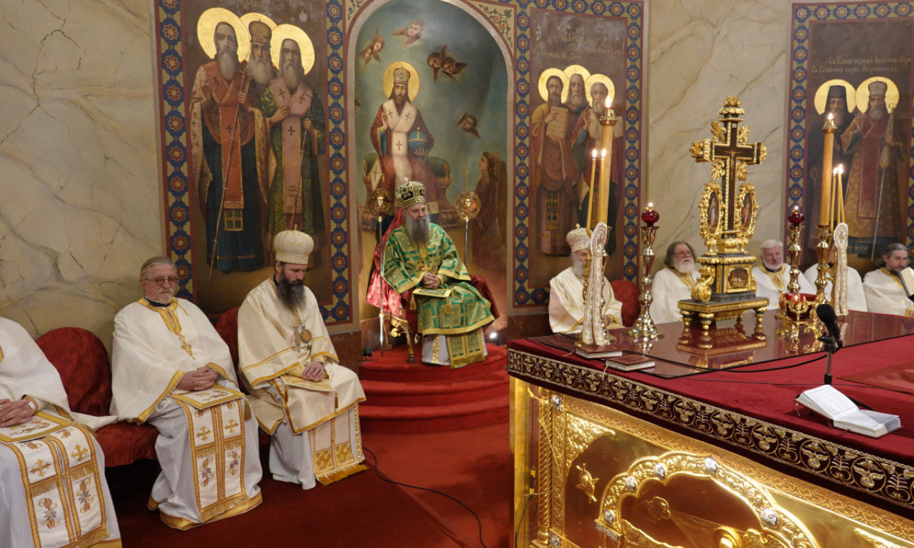 PATRIJARH PORFIRIJE SLUŽIO LITURGIJU U BEOGRADU: "Crkva sa zabrinutošću prati dešavanja u društvu" (FOTO)