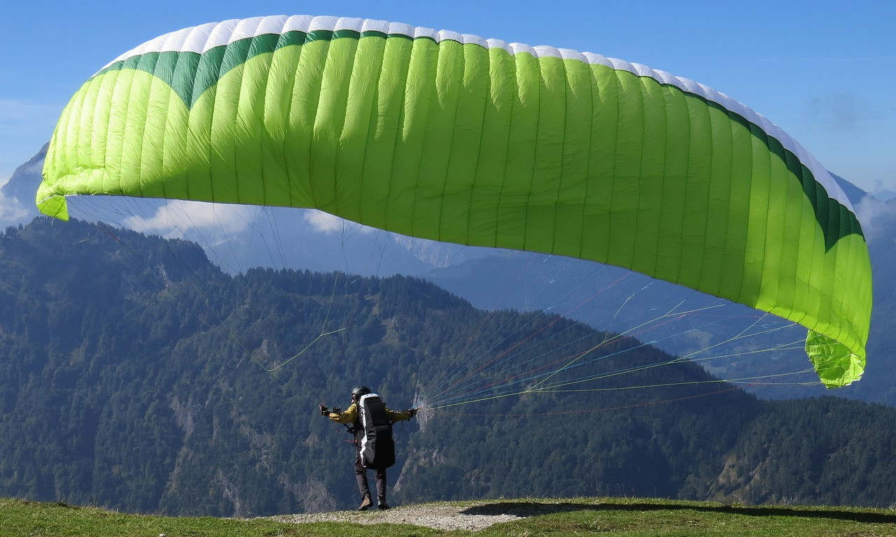 JEZIVA NESREĆA! Srušio se paraglajder, hitna odjurila na teren