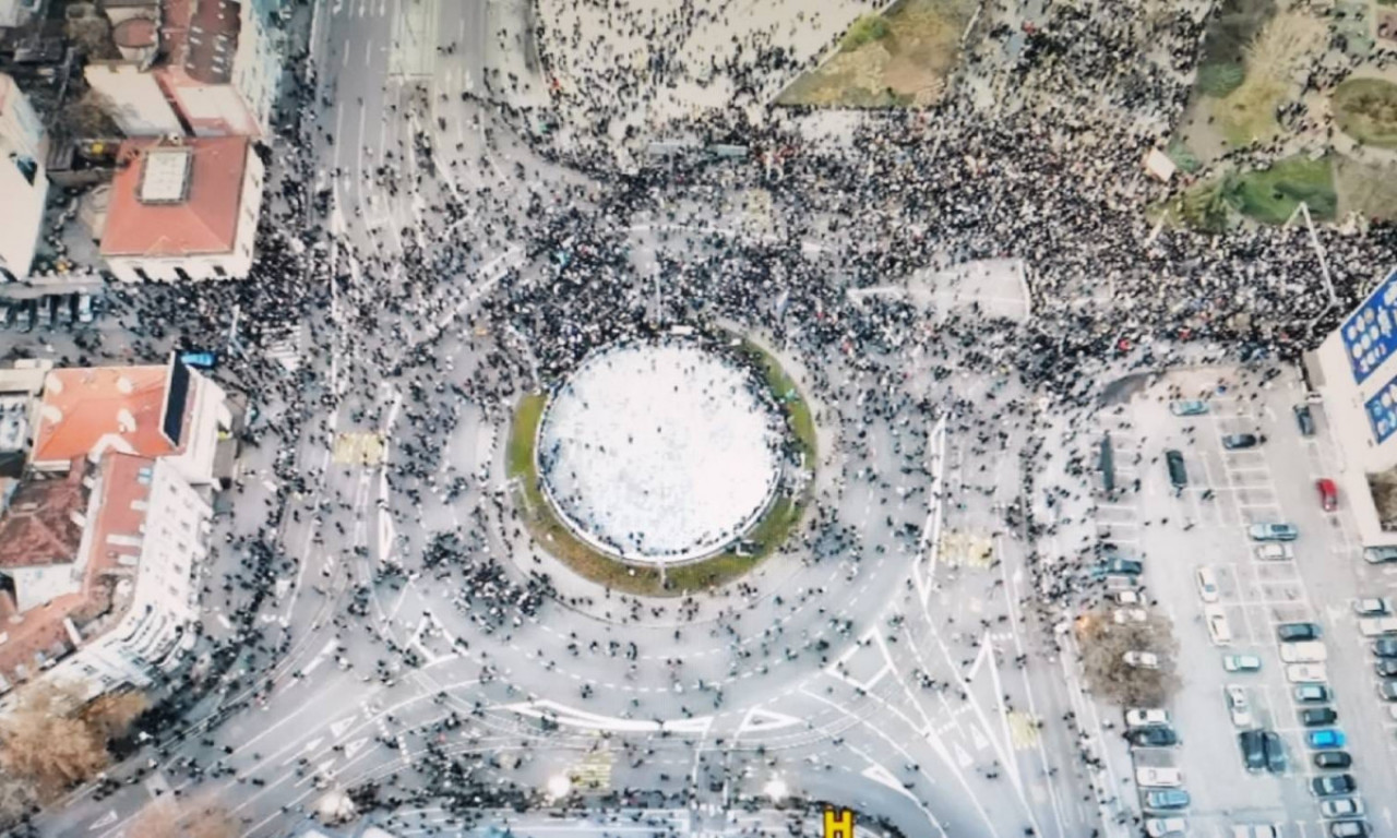 JOŠ JEDAN POKUŠAJ OBMANE LAŽNIM PODACIMA! Organizatori tvrde da su protesti na Slaviji bili na 40.000 kvadrata!