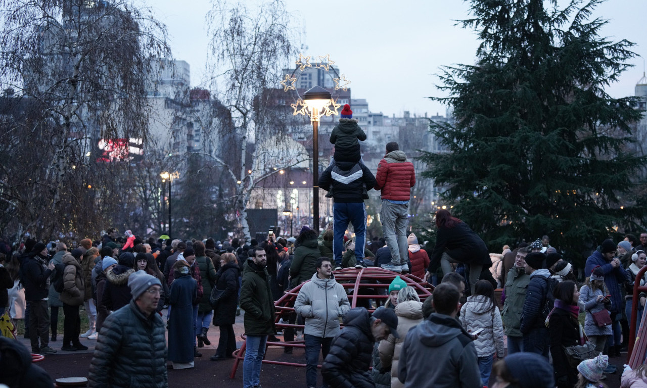 PROTEST U ORGANIZACIJI STUDENATA I DELA OPOZICIJE NA SLAVIJI: Blokiran saobraćaj u centru Beograda (FOTO)