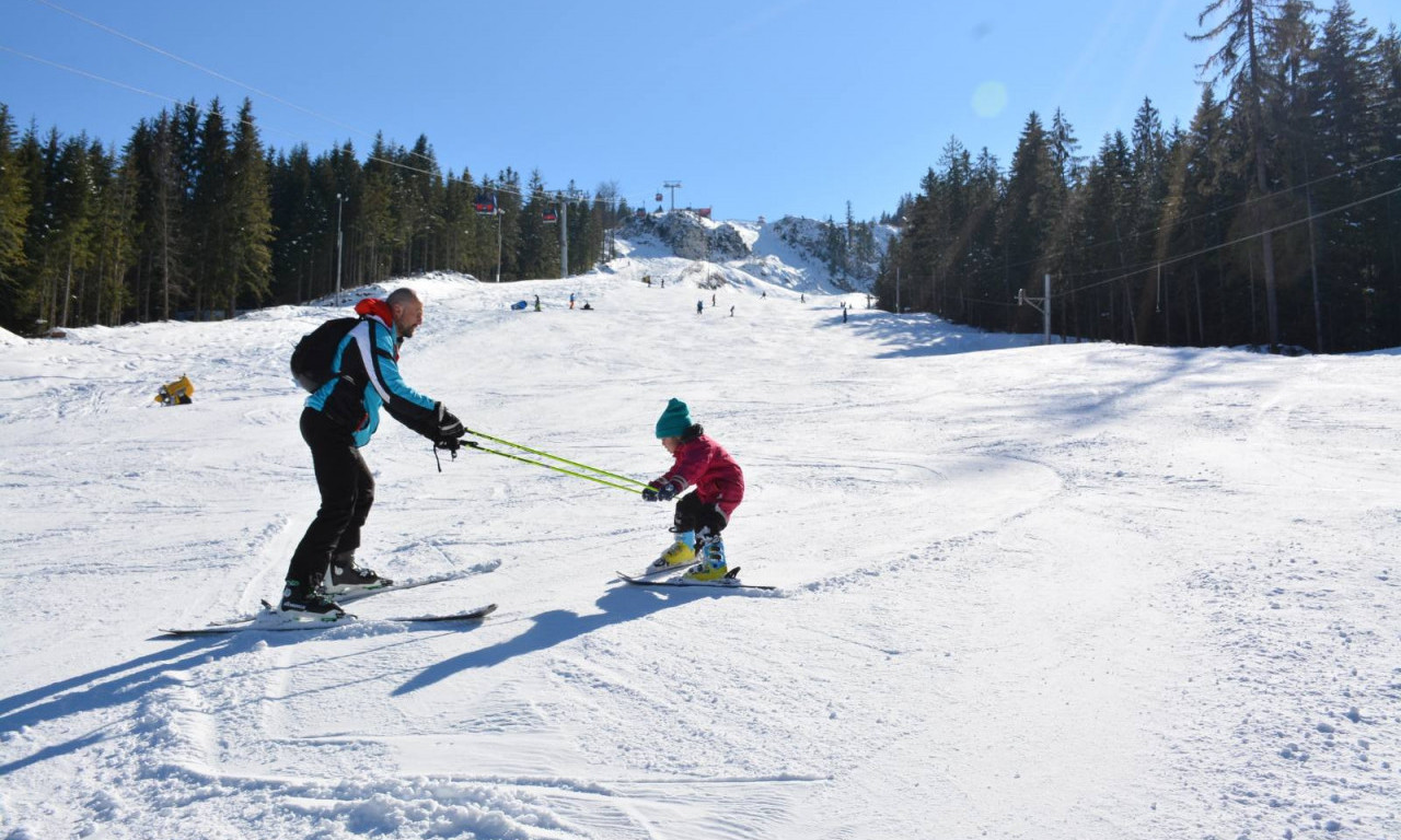 ZVANIČNO OTVORENA ZIMSKA SEZONA U SKI CENTRU RAVNA PLANINA!