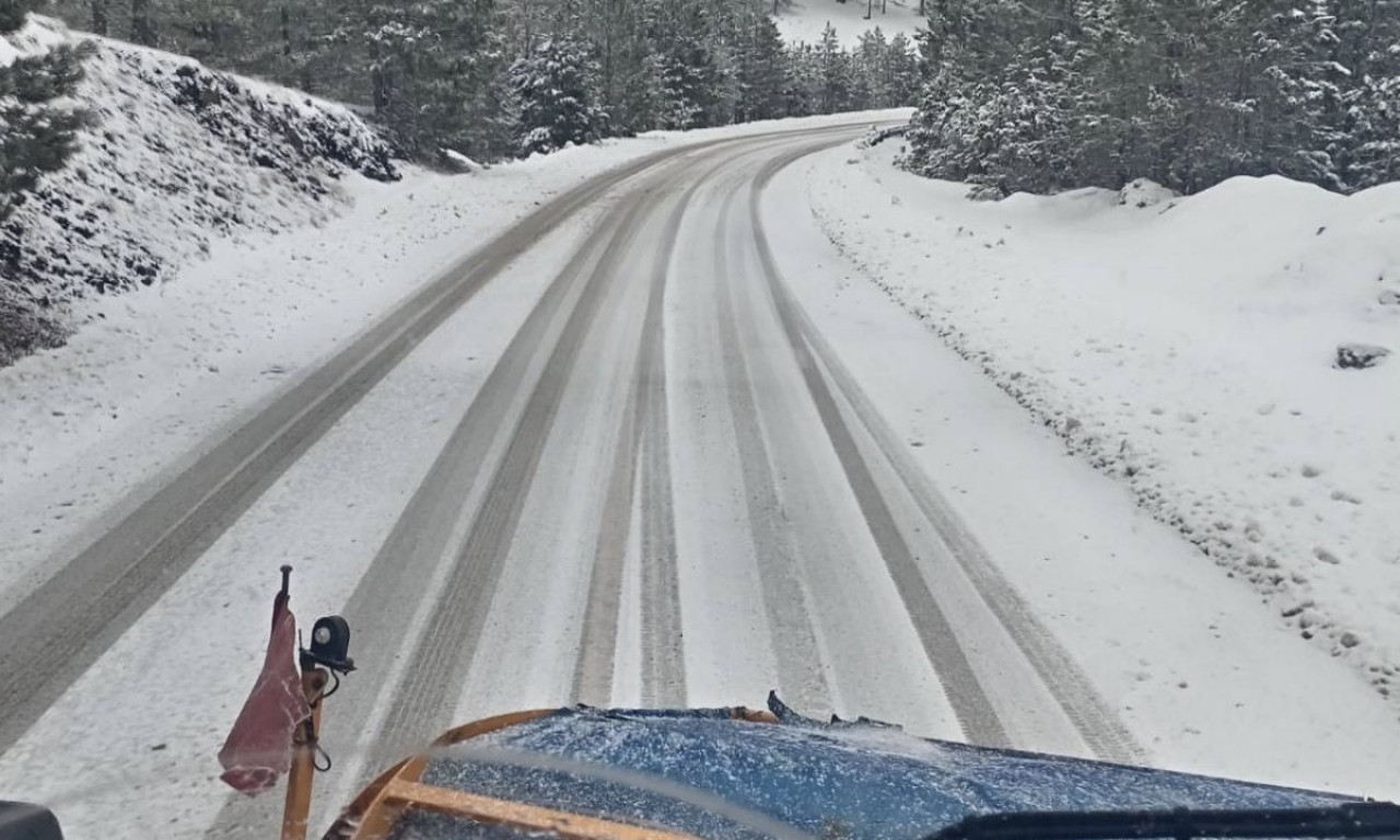 SNEG ZAVEJAO SRPSKE PLANINE! Haos na putevima, a ove deonice su zatvorene za pojedina vozila  (VIDEO)