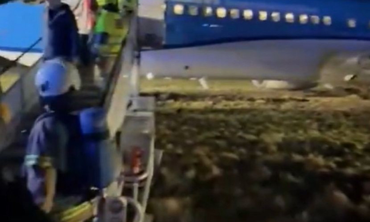 ŠTA SE OVO DEŠAVA NA NEBU Još jedno prinudno sletanje - pilot primetio kvar, odmah potražio najbliži aerodrom (VIDEO)