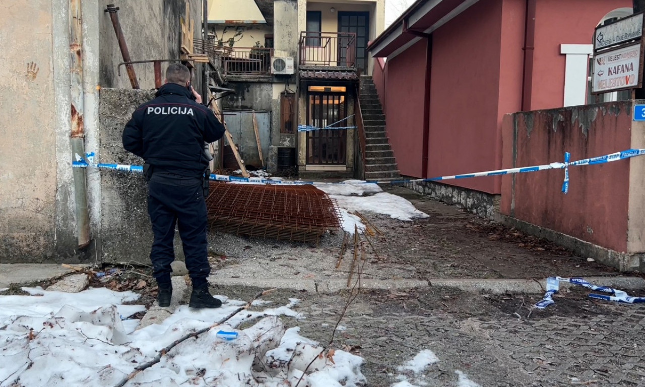 CETINJE JUTRO NAKON STRAVIČNOG MASAKRA Sablasni prizori bude jezu - policija i dalje obezbeđuje kafanu smrti (FOTO)