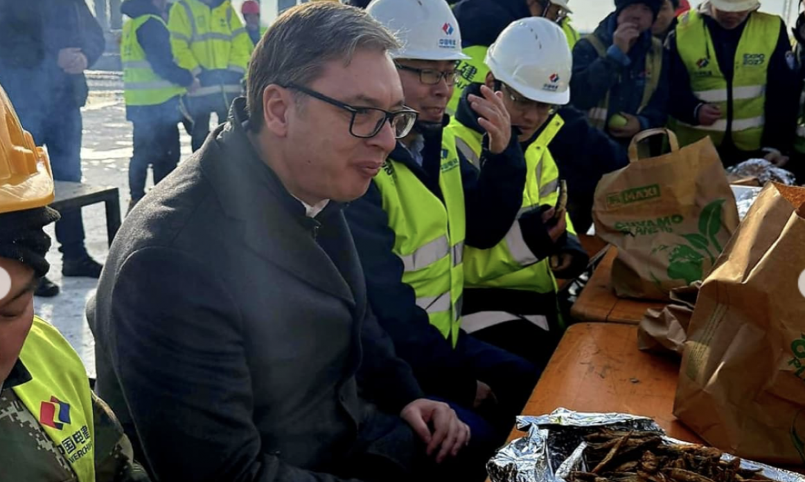 "SINIŠA, JESI LI PLATIO GIRICE?" Snimak Vučića sa gradilišta EKSPO postao viralan na mrežama (VIDEO)