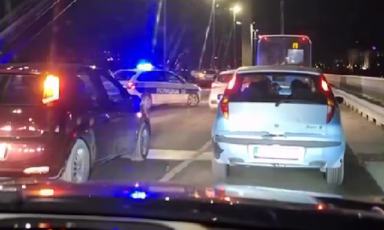 LANČANI SUDAR NA MOSTU SLOBODE U NOVOM SADU:  Policija na mestu nesreće, stvaraju se gužve! (VIDEO)