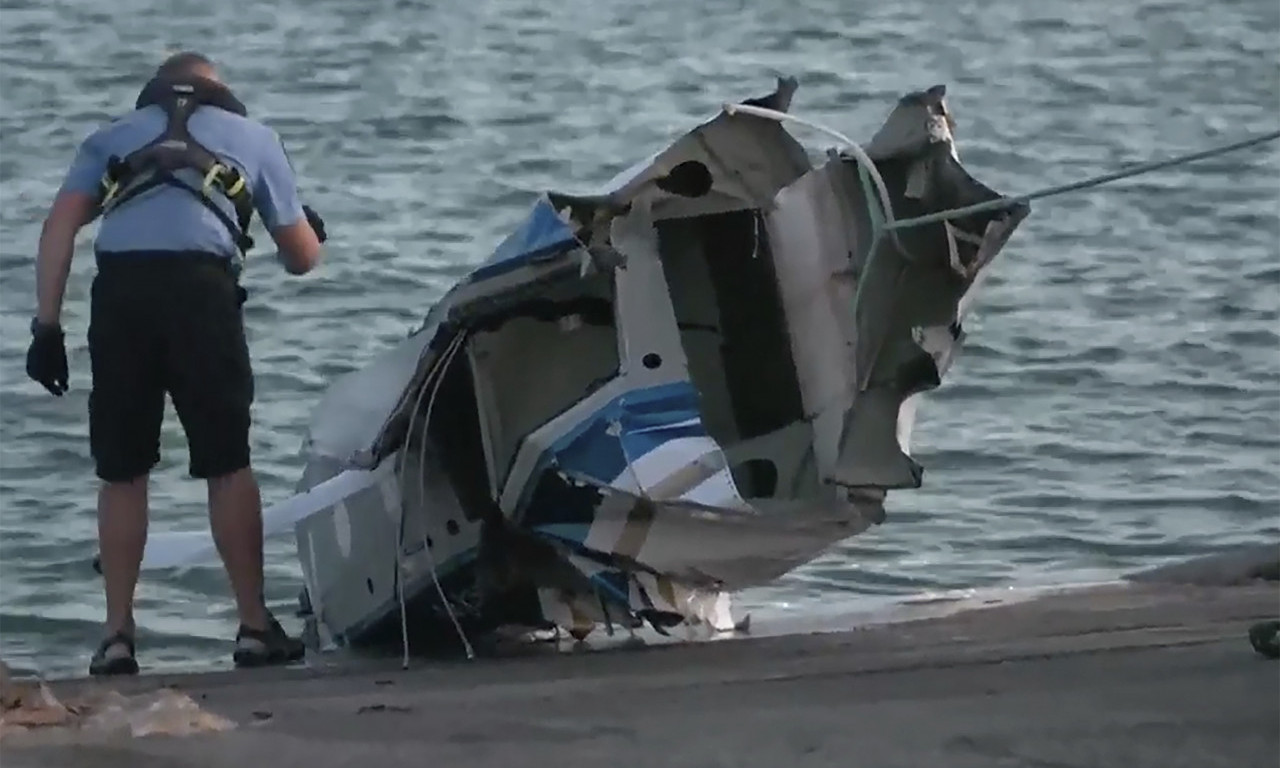 SRUŠIO SE AVION U BLIZINI POPULARNE TURISTIČKE DESTINACIJE Poginulo više turista i pilot, ovo su slike užasa (VIDEO)