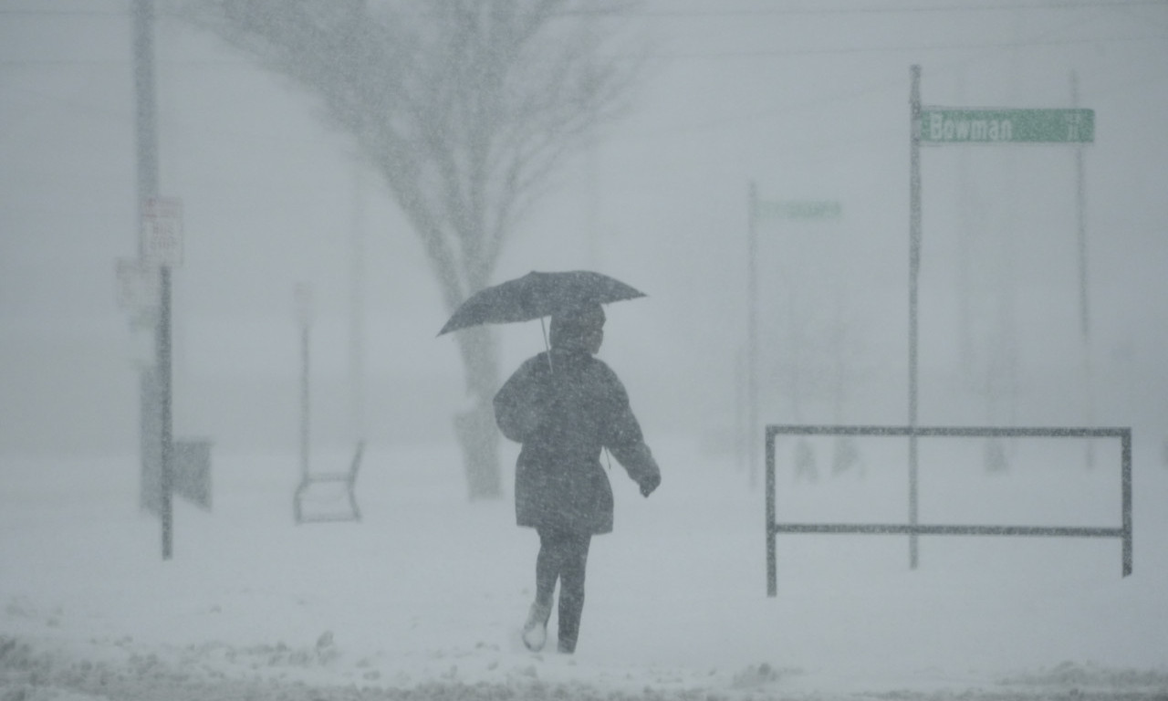 VEČERAS SNEG U SRBIJI: Evo gde će padati, temperatura pada na -10!