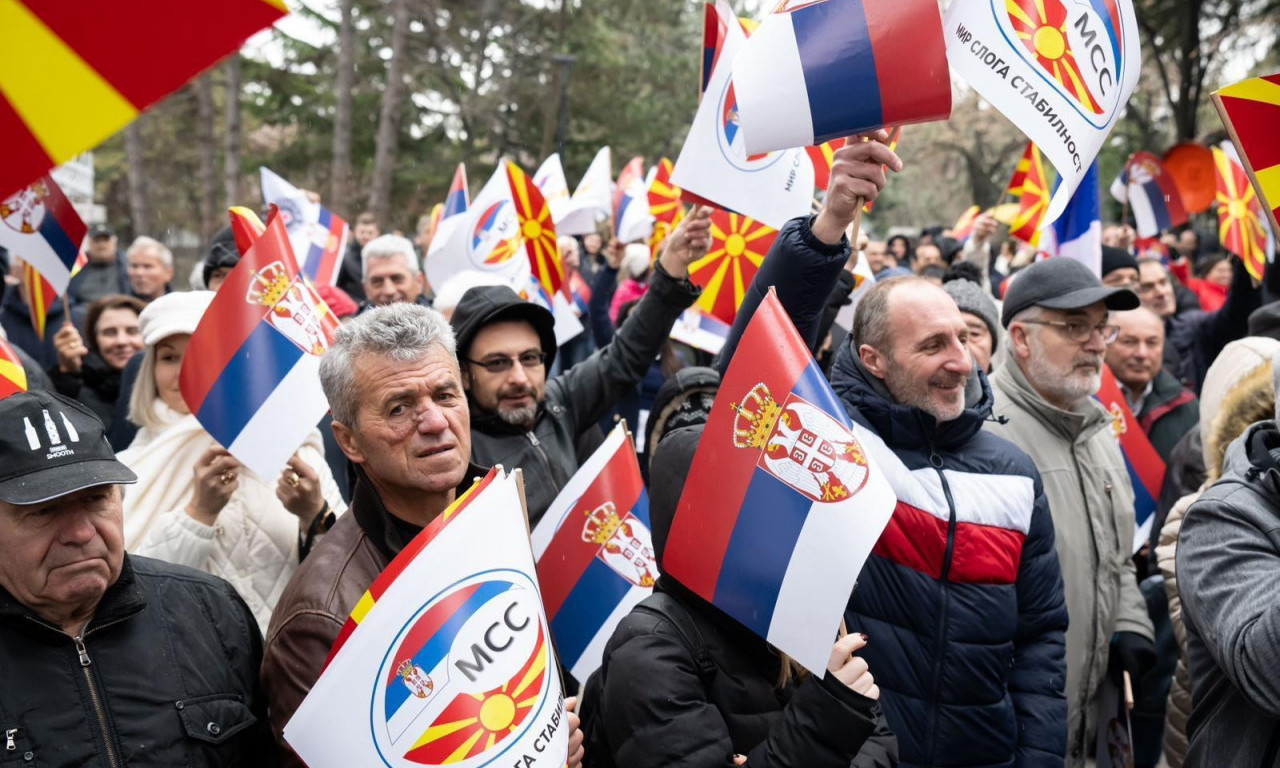 SKUP PODRŠKE ALEKSANDRU VUČIĆU U SEVERNOJ MAKEDONIJI! Okupljeni mu napisali i pismo!