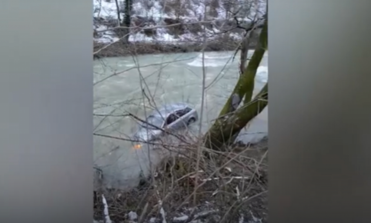 AUTOMOBILOM SLETELI U REKU, A ONDA JE NAIŠAO POLICAJAC STOJAN: Usledila je drama sa srećnim krajem!