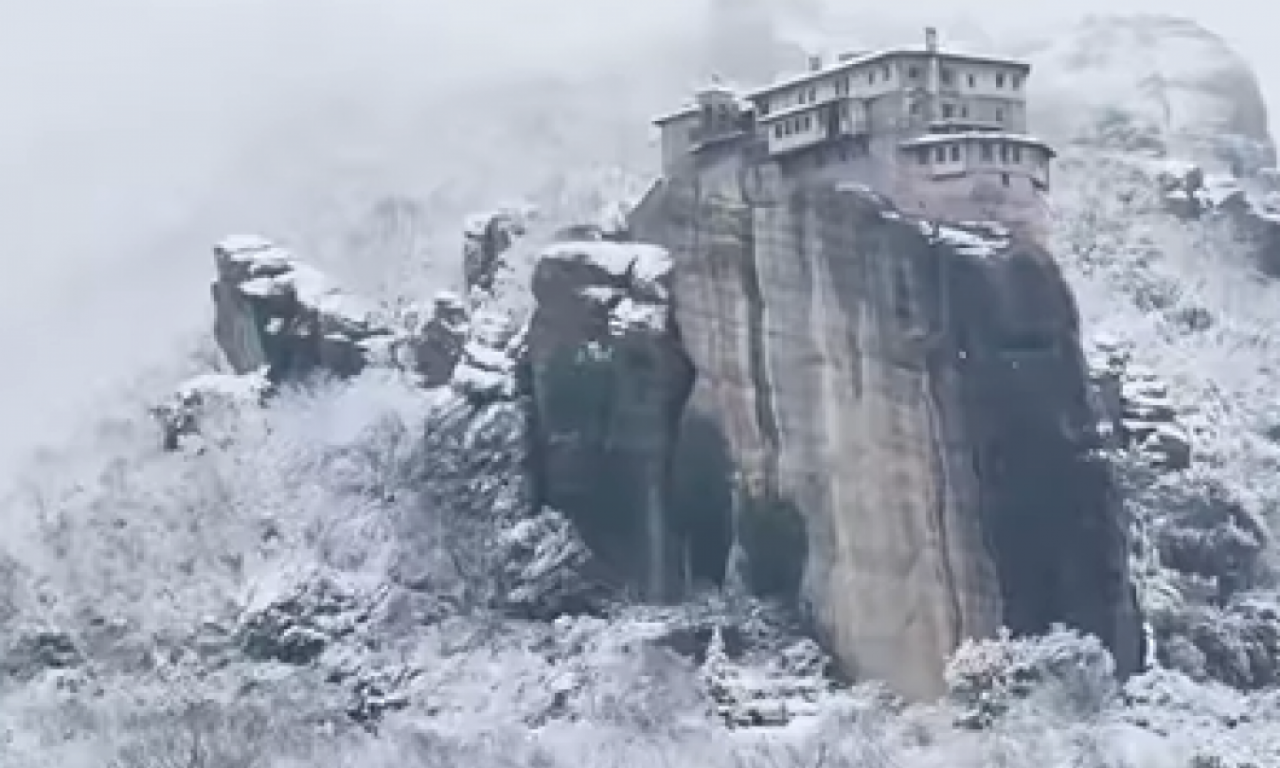 SNEG ZAVEJAO HILANDAR, METEORE I DRUGE MANASTIRE U GRČKOJ! Sve se zabelelo, nestvarni prizori se šire mrežama (VIDEO)