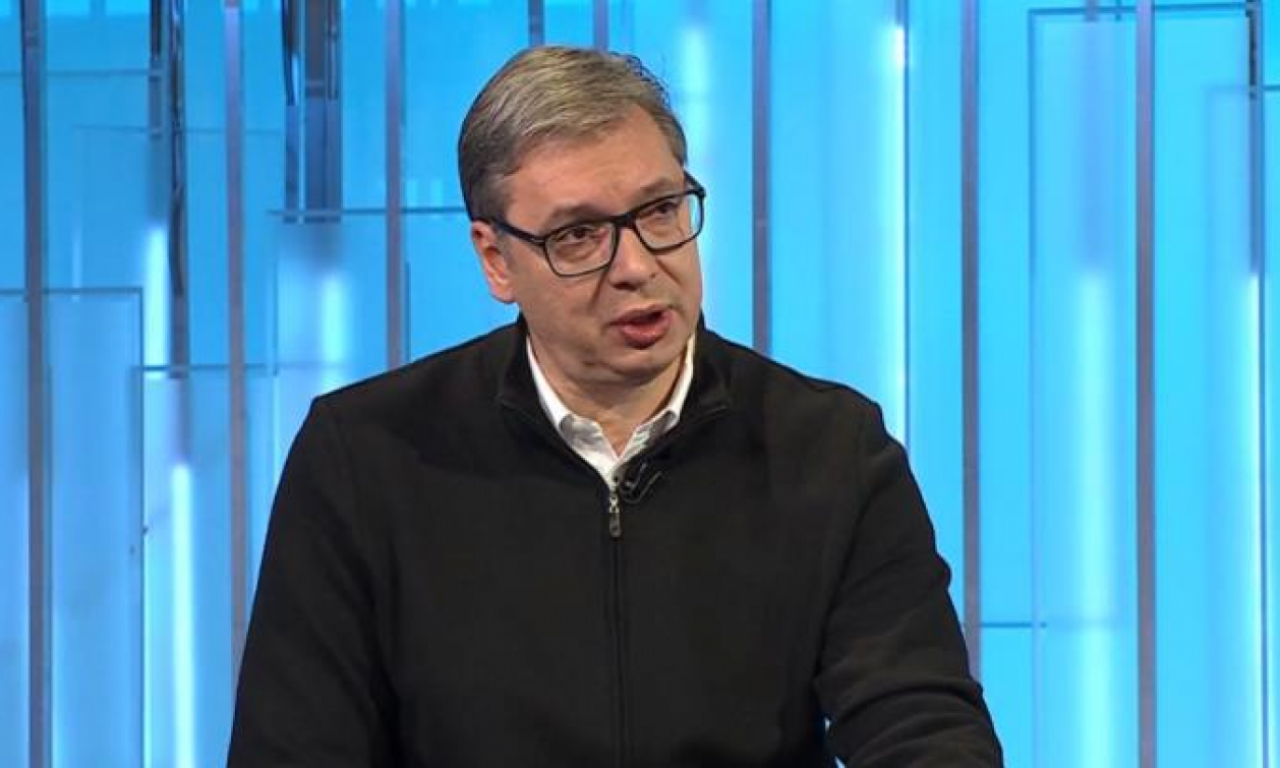 VUČIĆ TOKOM OBRAĆANJA: Ko će da plati studentima na budžetu koji izgube godinu, profesori i dekani?