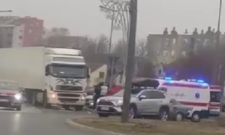 UŽAS U NOVOM SADU! Oboren pešak - na licu mesta policija i Hitna pomoć! (VIDEO)