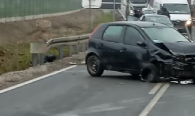 AUTOM PROBIO ZID SPAVAĆE SOBE Za dlaku izbegnuta tragedija! Prve slike užasa na Tošinom bunaru