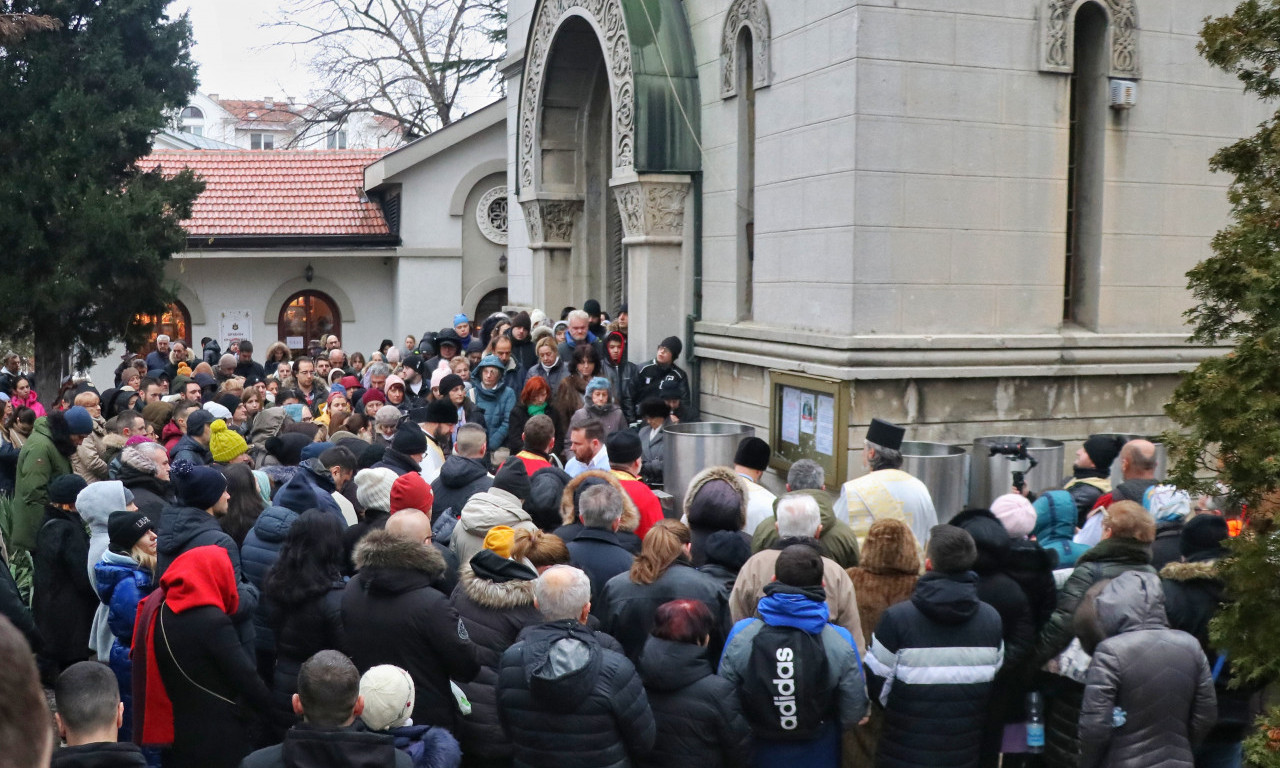 POLA BEOGRADA U HRAMU SVETOG ĐORĐA Bogojavljenje privuklo vernike! Dobro pogledajte video, sigurno nekoga znate