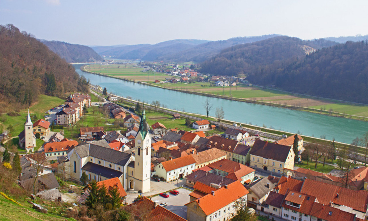 SEVNICA – GRAD MELANIJA TORTE I VINA Skriveni dragulj Slovenije, nije daleko a idealan je za vikend odmor