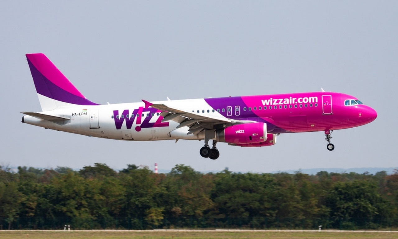 "WIZZ AIR" VIŠE NE SIPA GORIVO U SRBIJI! Sankcije NIS-u poremetile rute i red letenja