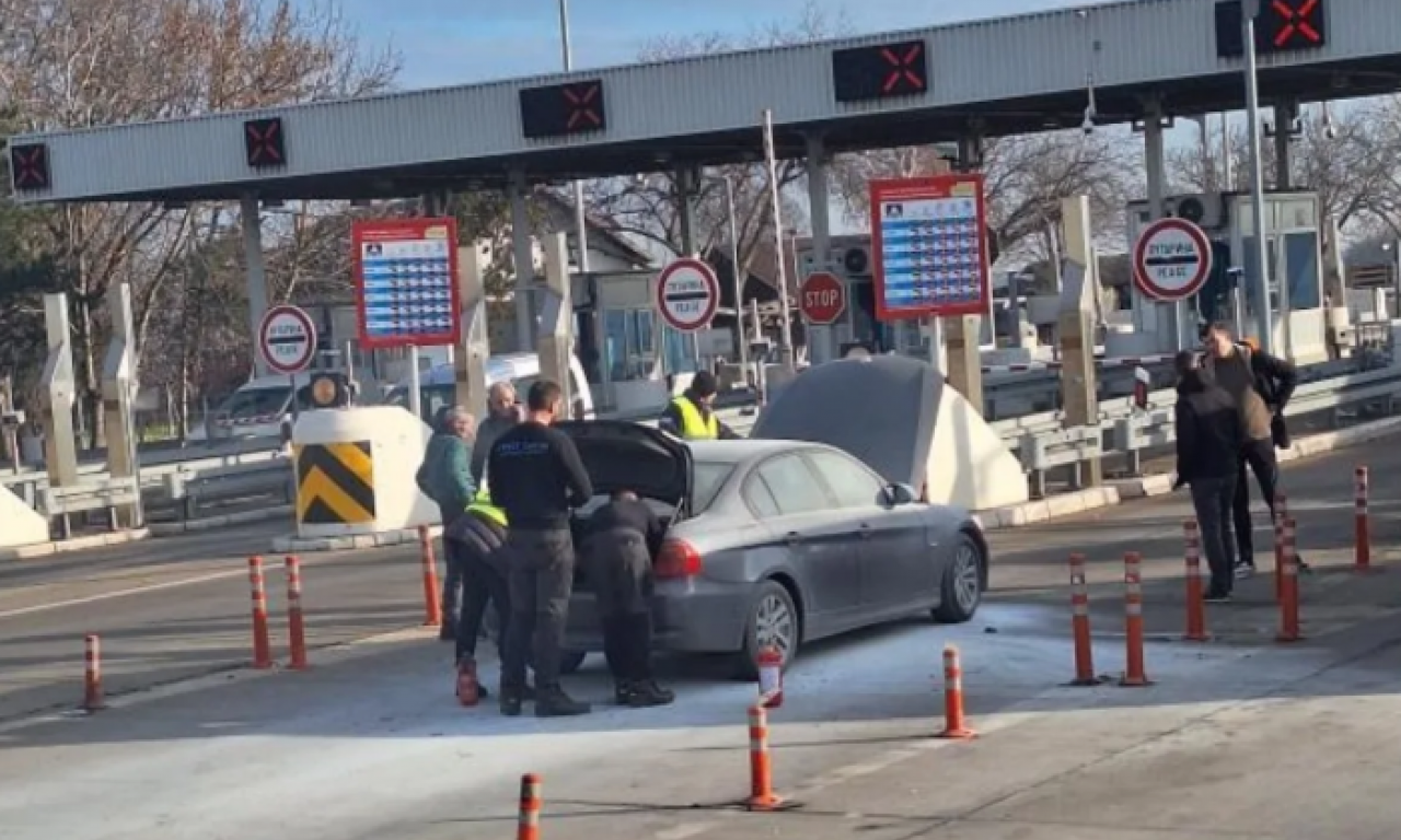 DRAMA NA NAPLATNOJ RAMPI STARA PAZOVA: Građani pritekli u pomoć u pravi čas (FOTO)