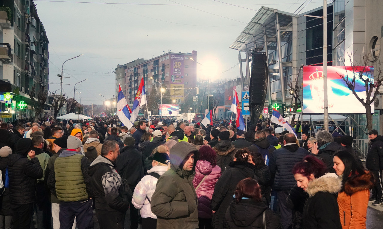 SRBIJA JE OVO ČEKALA - POČEO SKUP U JAGODINI: Stigao i predsednik Vučić (VIDEO/FOTO)