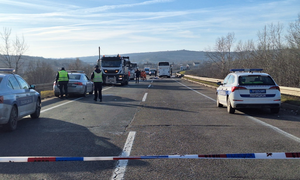 "TO JE UKLETO MESTO" Udes kod Umke potresao meštane: Žena je od siline udarca ispala iz autobusa