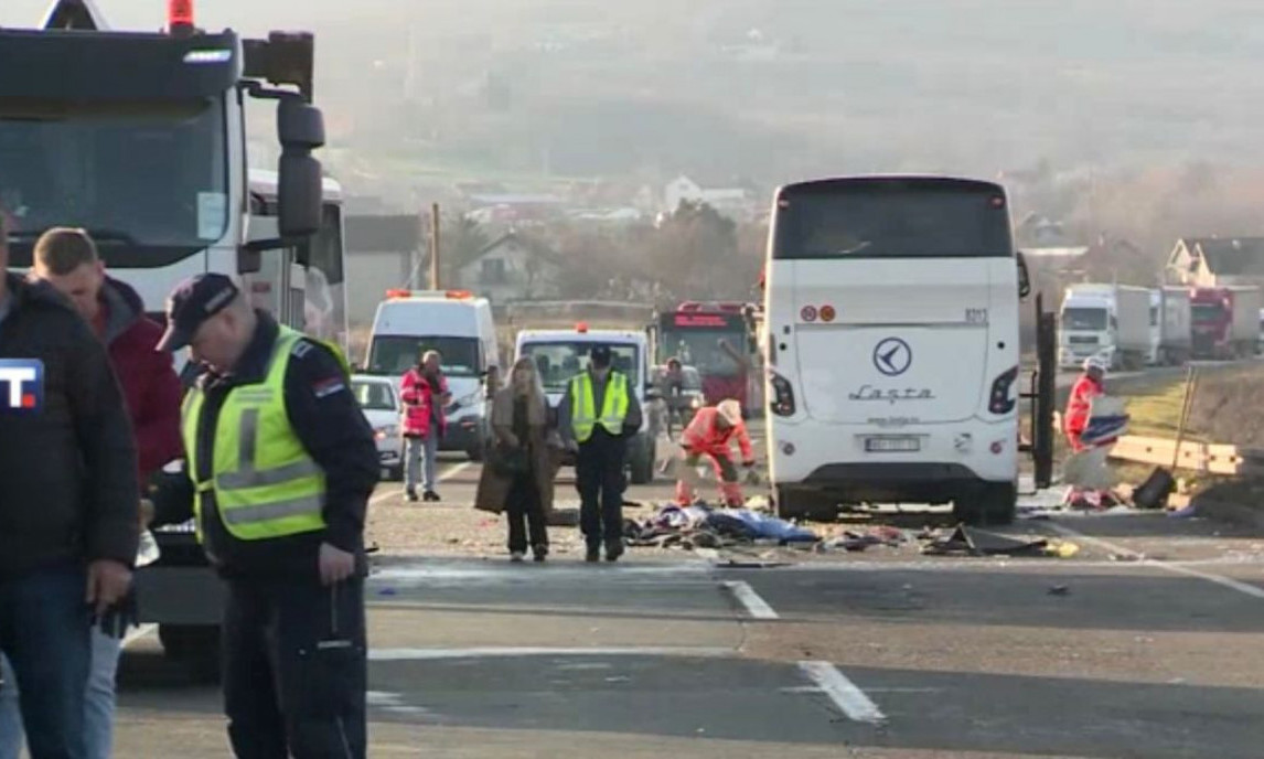 UHAPŠEN VOZAČ AUTOBUSA KOJI JE IZAZVAO JEZIVU NESREĆU KOD UMKE! Poginulo dvoje, povređeno 56 osoba