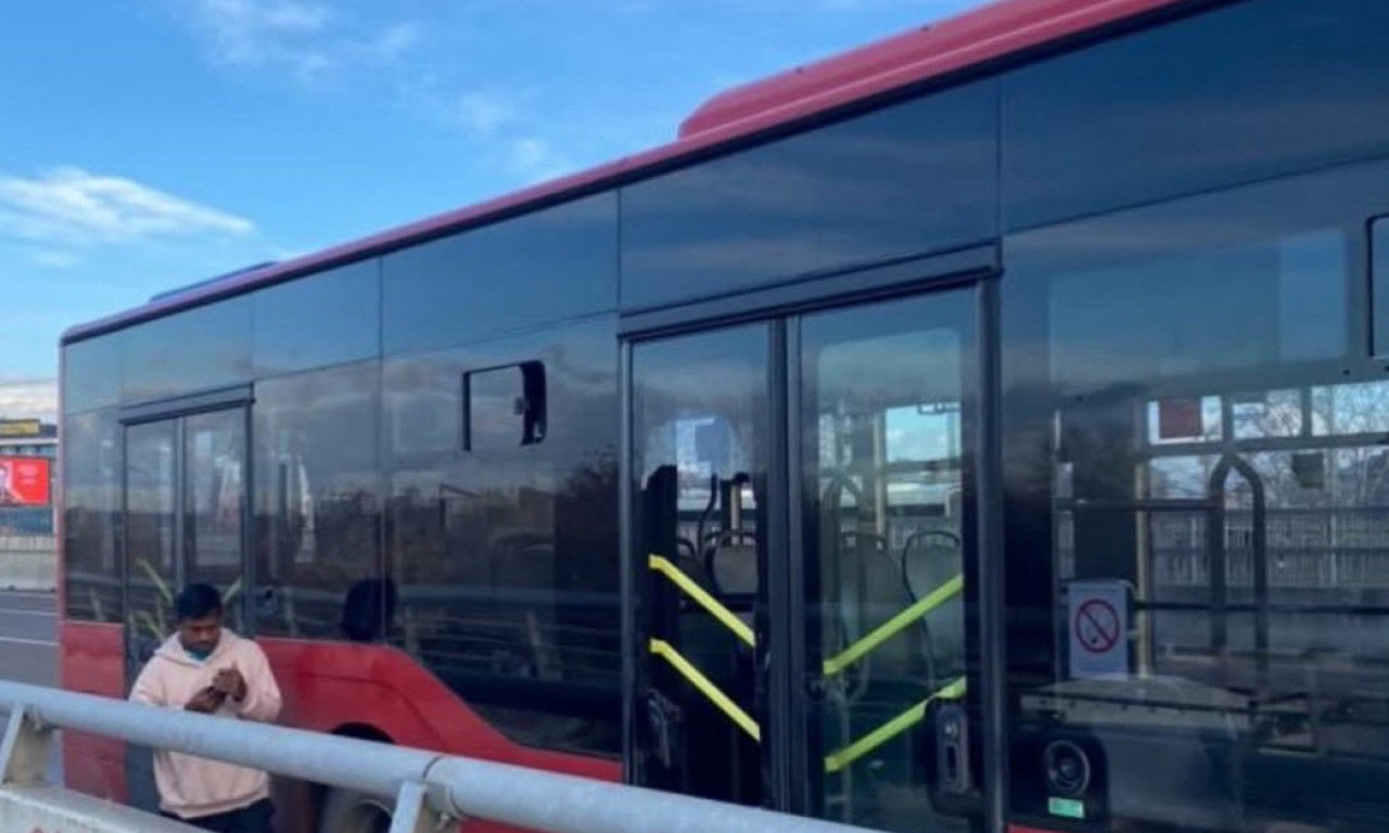 AUTOBUS UDARIO U OGRADU MOSTA NA ADI Još jedna dramatična nezgoda u Beogradu (FOTO)