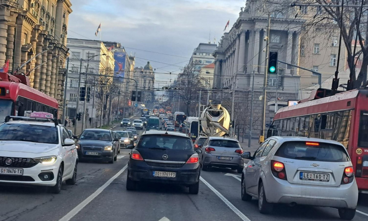 AMSS APELOVAO NA VOZAČE: Evo kada se očekuje pojačan saobraćaj