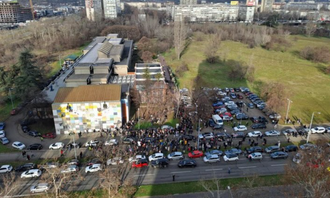 STUDENTI IZ BEOGRADA KRENULI ZA NOVI SAD Detaljna putanja i satnica kretanja - evo šta će sve biti blokirano (FOTO)